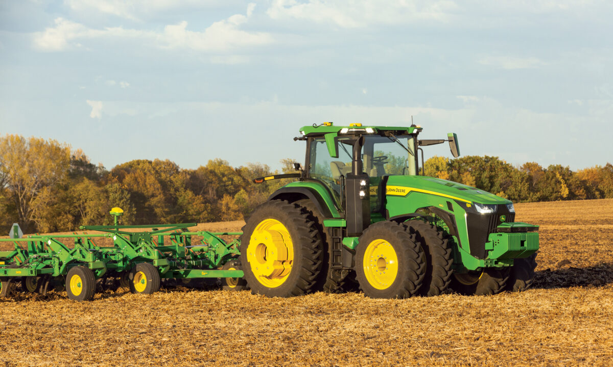 John Deere a prezentat un tractor complet autonom la CES 2022