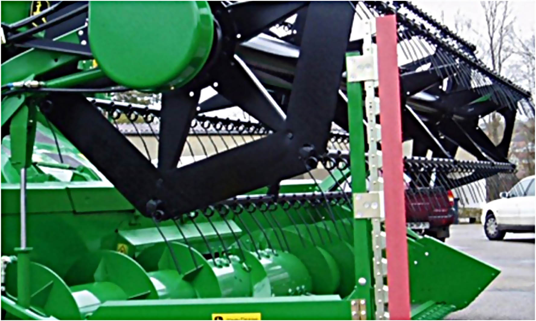 Cuțitul de rapiță „Compact” cu antrenare mecanică: Este soluția ideală disponibilă pentru mesele de tăiere de tip Vario sau sub formă de cuțit lateral pentru cei care au suprafețe mici de rapiță.