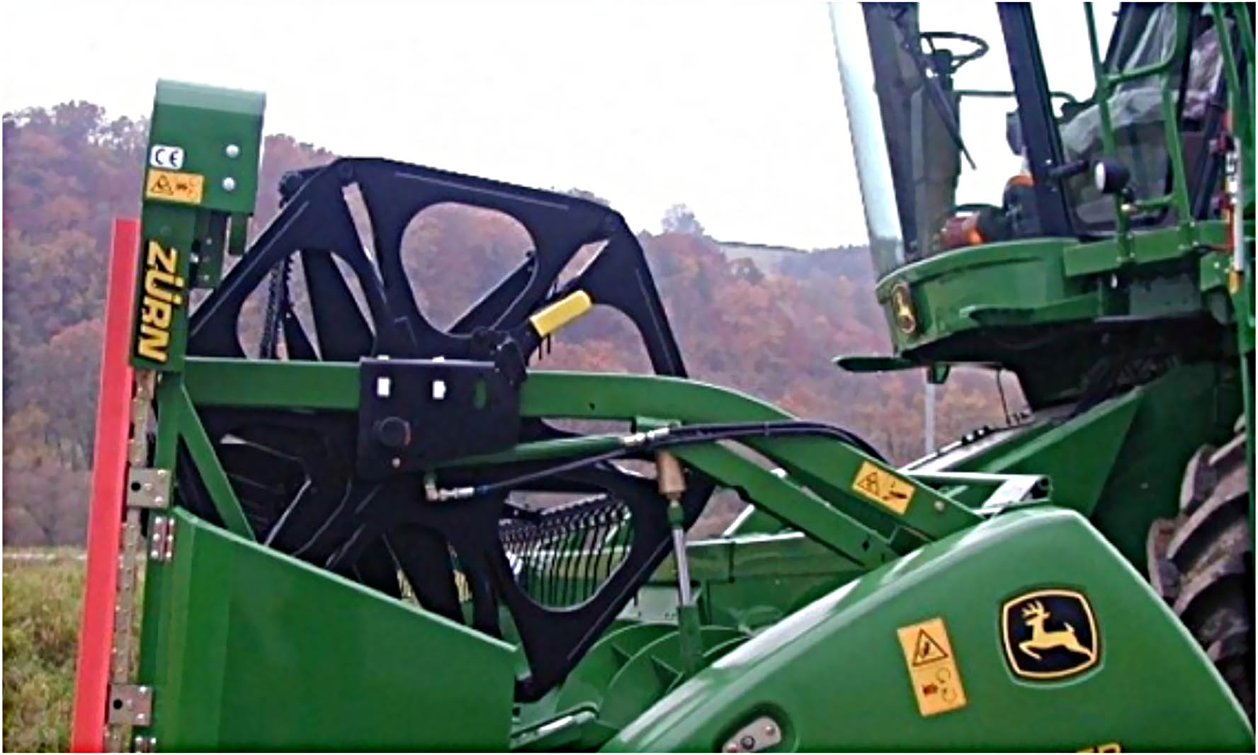 Cuțit lateral de rapiță cu antrenare electrică: este posibilă folosirea sa la practic toate mărcile de combine.