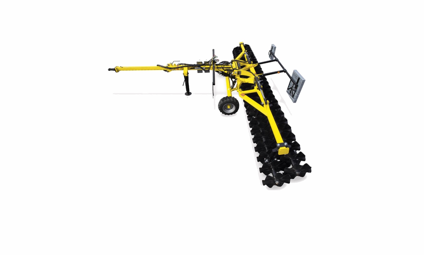 Pregătirea patului germinativ printr-o singură trecere.
 	Discuri cu auto-curăţare.
 	Spargerea bulgărilor de pământ cu uşurinţă după operaţiunile anterioare.
 	Lungime compactă de transport datorită barei de tracțiune telescopice.
 	Efect perfect de nivelare.
 	Poate fi folosit separat sau în combinație cu utilajele BEDNAR.