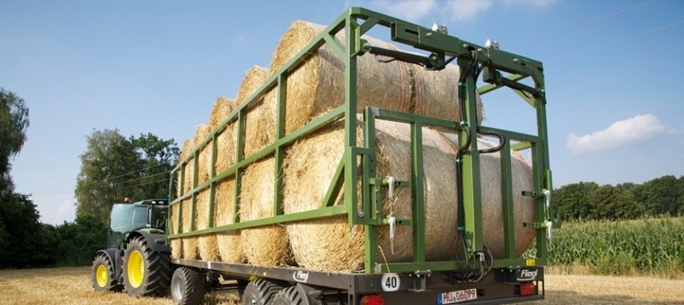 Remorcă (platformă) de transportat baloți