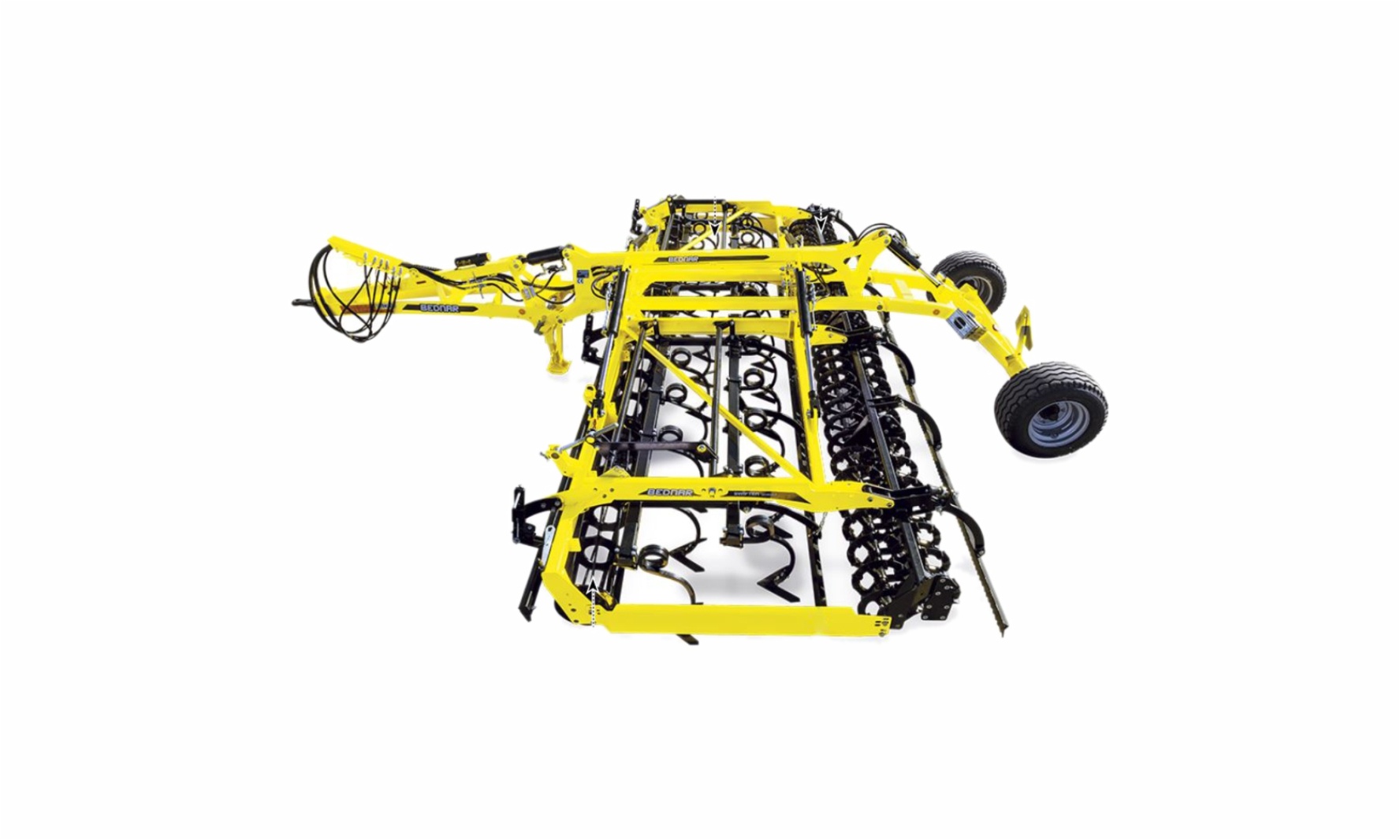 SWIFTER SO_F Combinator

 	Reglarea hidraulică a adâncimii de lucru se efectuează din cabina tractorului.
 	Pregătirea perfectă a patului germinativ printr- o singură trecere.
 	Combinarea a 7 operațiuni de lucru într-o singură trecere.
 	Cadru cu organe active interschimbabile cu diverse tipuri de secţiuni de lucru.
 	Tăvălugul Crosskill asigură un efect înalt de mărunțire.
 	Performanță îmbunătățită datorită vitezelor mari de lucru.
 	Costuri de achiziţie reduse.