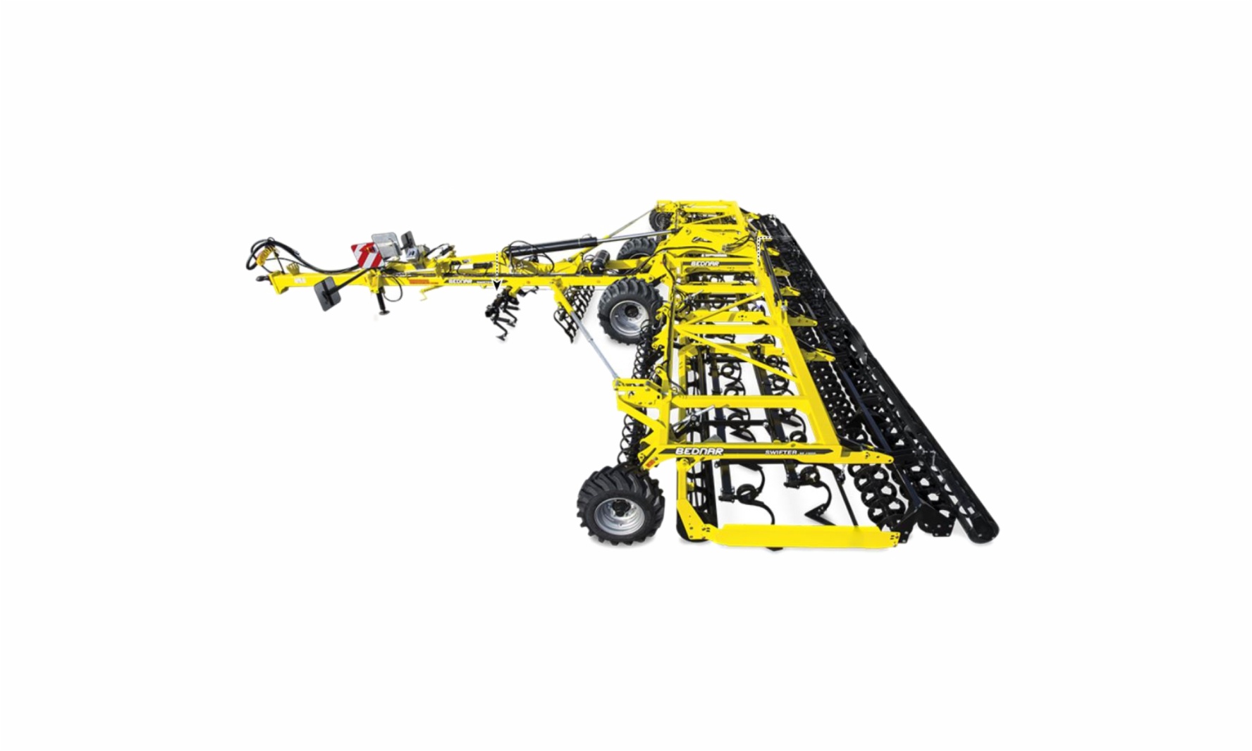 SWIFTER SE Combinator

 	Pregătirea perfectă a patului germinativ printr-o singură trecere.
 	Combinarea a 8 operațiuni de lucru într-o singură trecere.
 	Productivitate zilnică impresionantă, datorită lăţimilor de lucru şi a vitezelor mari.
 	Prelucrarea perfectă a suprafeţei solului datorită poziţionării independente a secțiilor de lucru prin sistemul Wave-Flex.
 	Schimbarea facilă a cadrelor interne de organe active în funcţie de necesităţi şi de condițiile de sol