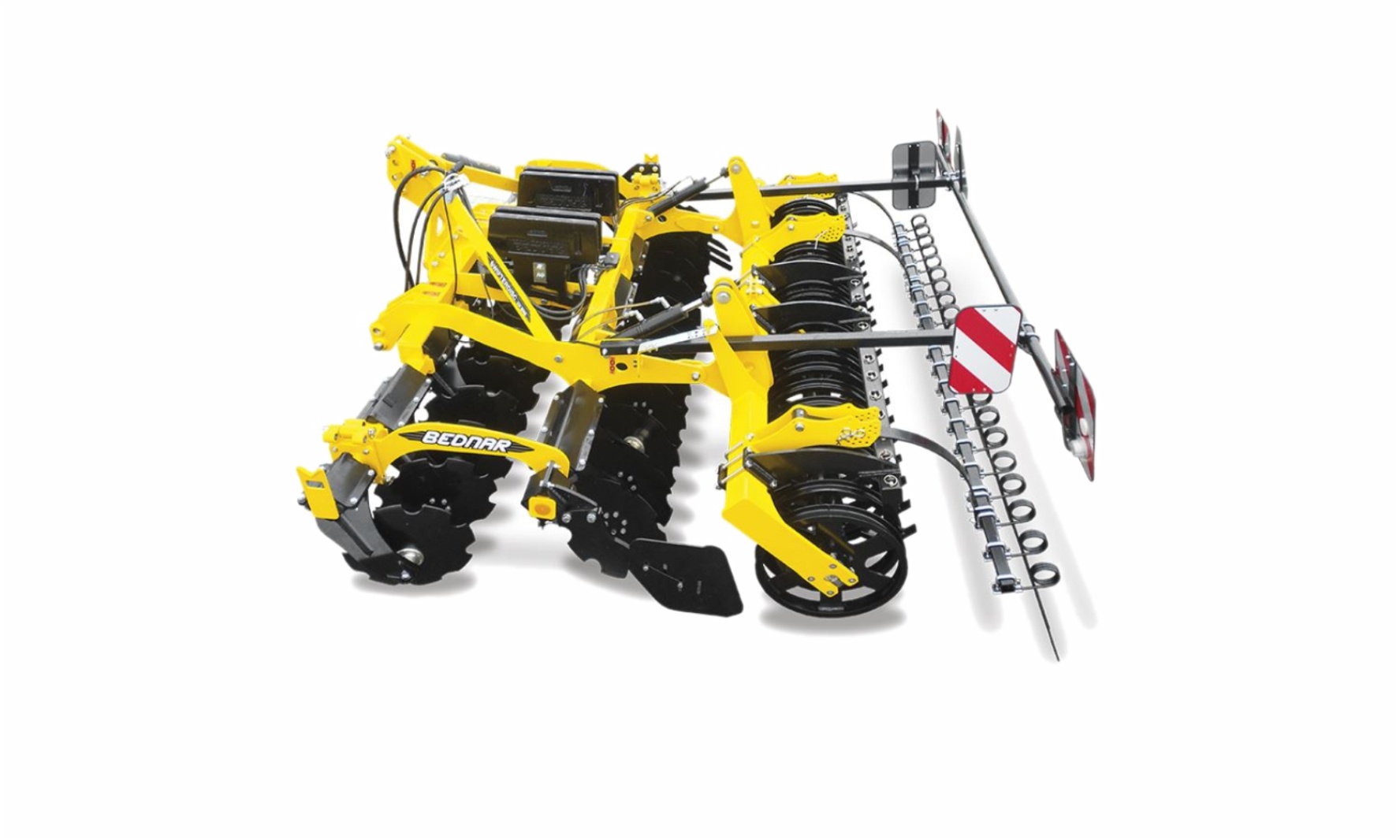 SWIFTERDISC XN Grapă cu discuri

 	Prelucrare de calitate a miriştii, rapidă şi la costuri reduse, la o adâncime de până la 12 cm.
 	Lagărele discurilor nu necesită întreținere şi au o durată de viață nelimitată.
 	Viteze mari de operare de până la 15 km/h datorită proiectării personalizate.
 	Performanța discurilor, ce au dimensiuni de 520×5 mm, nu este afectată de uzură, datorită formei conice liniare.
 	Opţional semănătoare Alfa pentru culturile ecologice.
 	A-disc (discurile agresive) asigură un proces amplificat de tăiere si amestecare