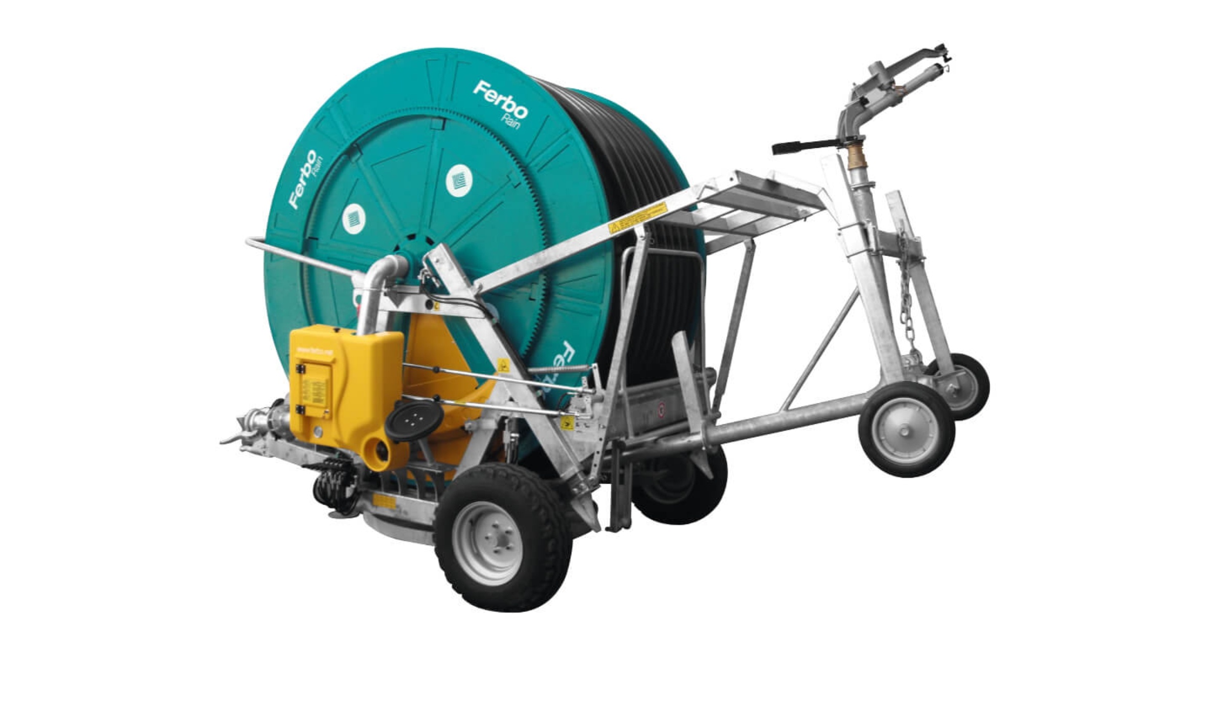 Șasiu galvanizat și tambur vopsit
 	Turbină cuplată pe cutia de viteze, control al vitezei și compensator
 	Cutie de viteze 4 viteze cu decuplare automata la finalul irigării, dispozitiv PTO pentru strângerea tamburului de la priza de putere a tractorului
 	Dispozitiv de strângere precisa a furtunului
 	Cărucior cu aspersoar pe 2 roți, ecartament reglabil
 	Bara de tractare cu înălțime reglabila, cric mecanic și picioare laterale de susținere
 	Rotația tamburului pe peridoc la 360 de grade
 	Aspersor cu set de 3 diuze
 	Furtun de alimentare 4 mt.
 	Cuplaj pentru furtun pe ambele părți pentru o branșare ușoară la hidrant
 	Sistem hidraulic pentru conectare rapida la tractor, cu cinci arii de control pentru: rotația tamburului, coborârea și ridicarea tamburului pe/de pe sol, cricul hidraulic, ridicarea căruciorului și acționarea sapelor de fixare