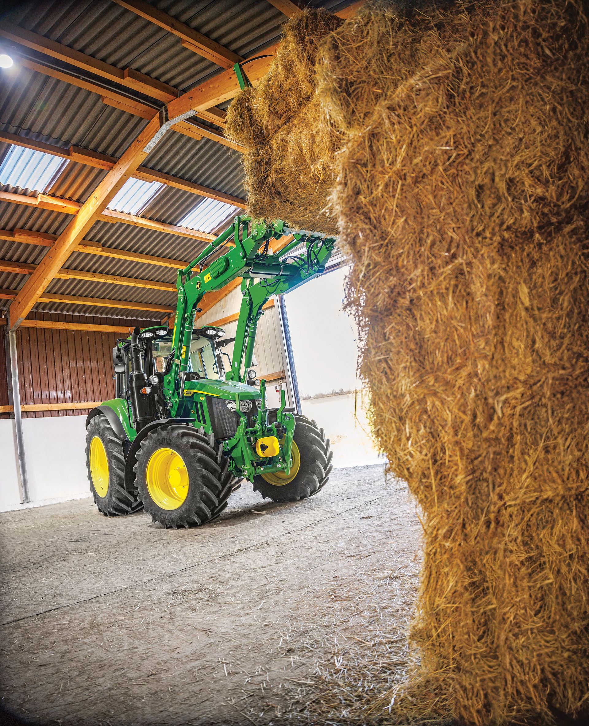 Noile tractoare John Deere 6M, disponibile acum și în România!