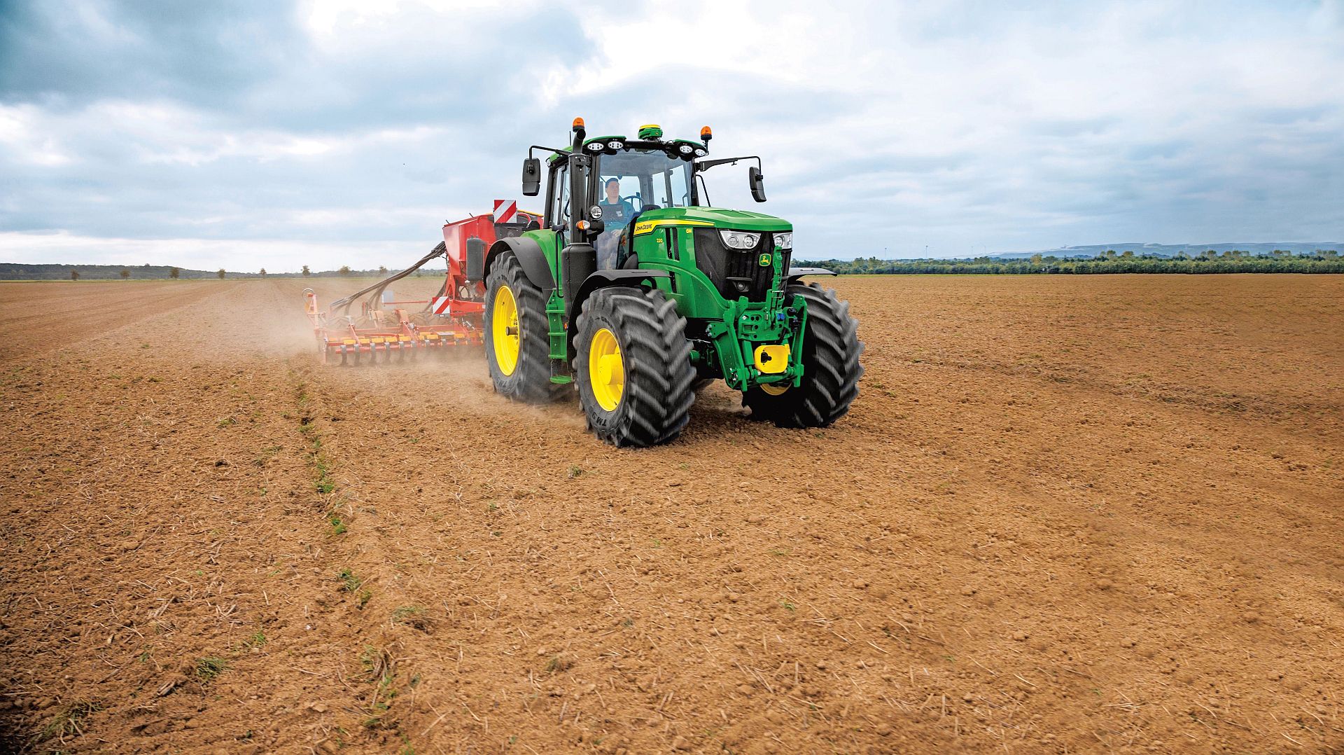 Noile tractoare John Deere 6M, disponibile acum și în România!
